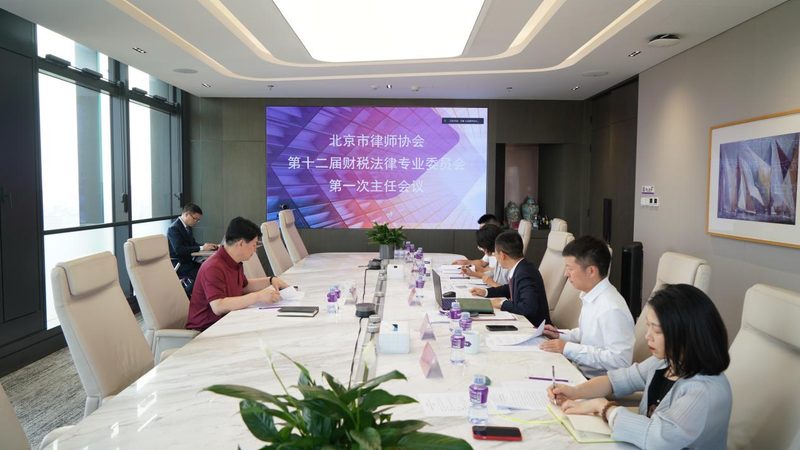 经营范围变更后许可证如何及时更新？**